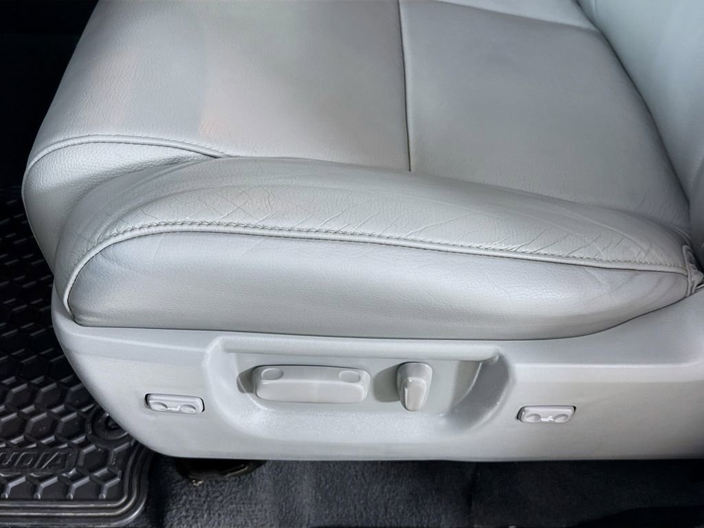 Used 2020 Toyota Sequoia Limited AWD/4WD image 21