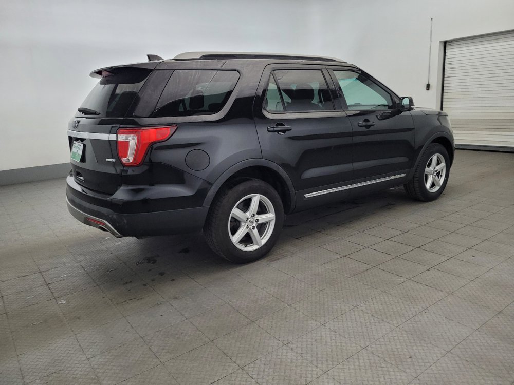 Used 2017 Ford Explorer XLT w/ Equipment Group 201A AWD/4WD image 10
