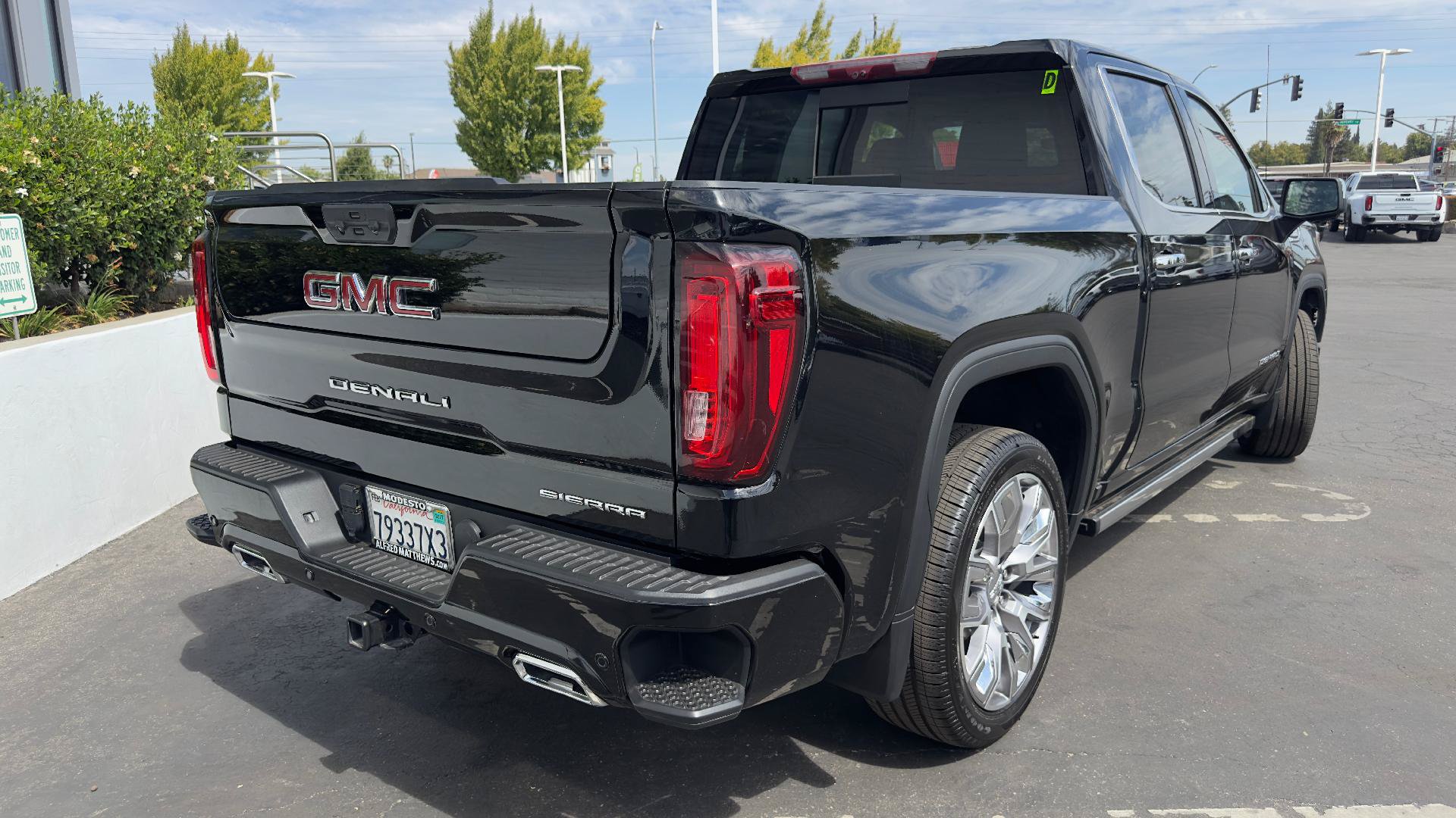 Used 2024 GMC Sierra 1500 Denali AWD/4WD image 4