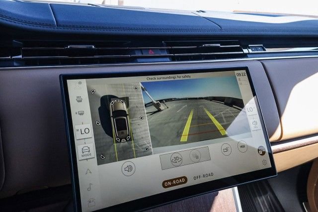 New 2025 Land Rover Range Rover SE image 23