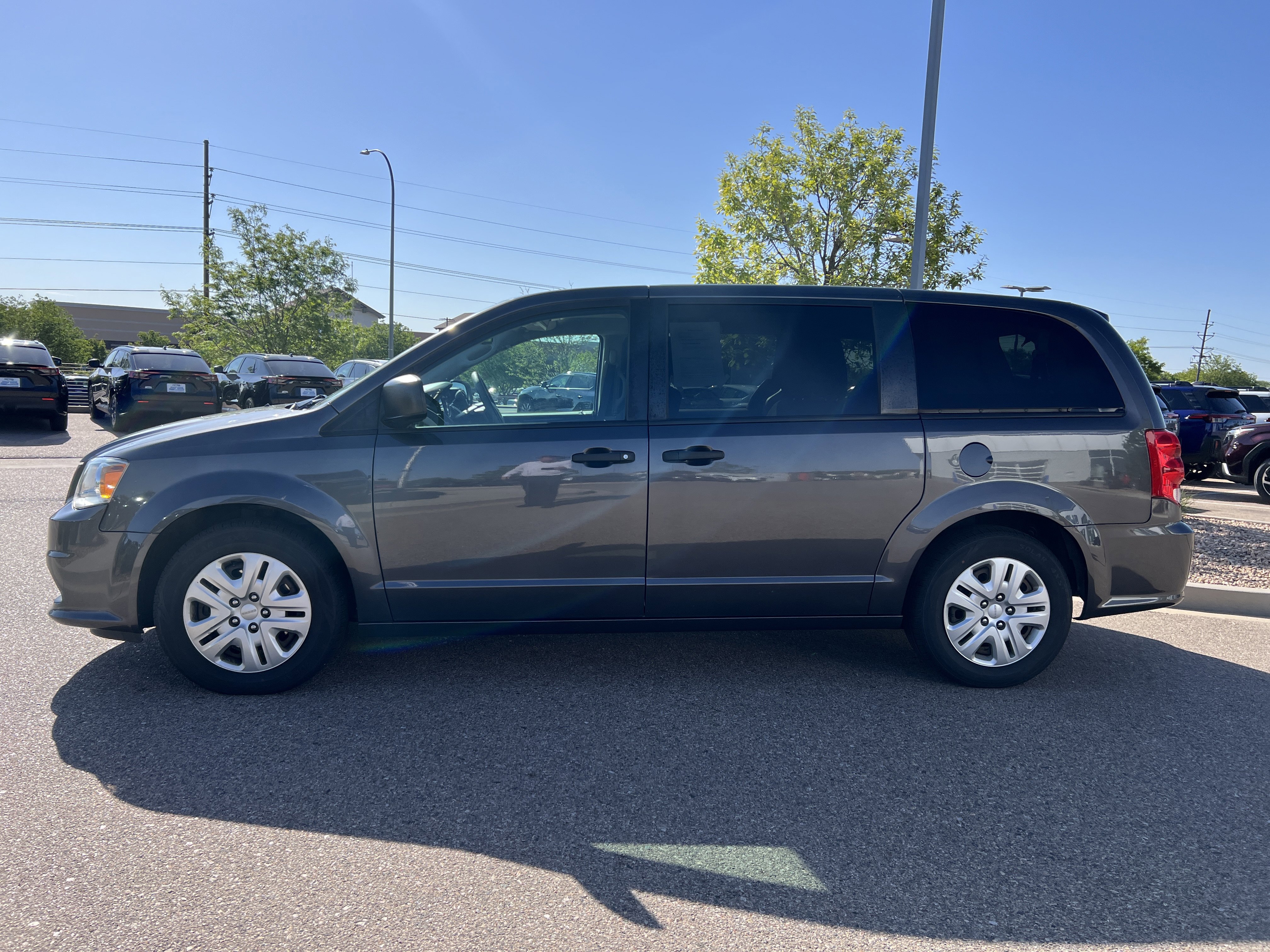Used 2020 Dodge Grand Caravan SE w/ UConnect Hands-Free Group FWD image 13