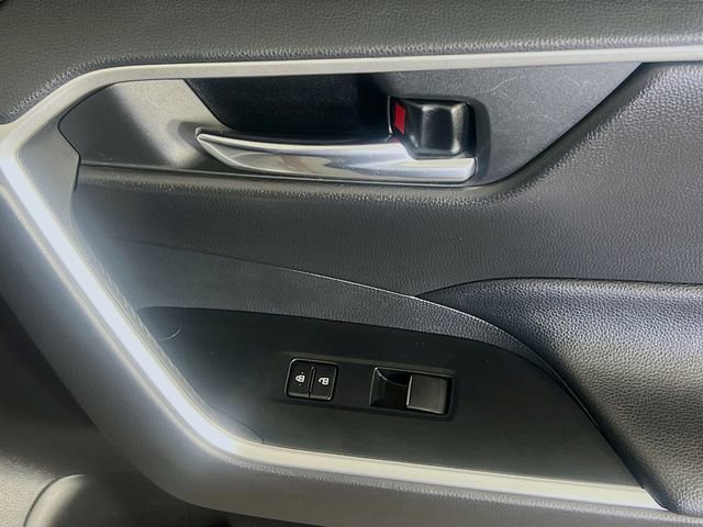 Used 2020 Toyota RAV4 XLE Premium FWD image 32