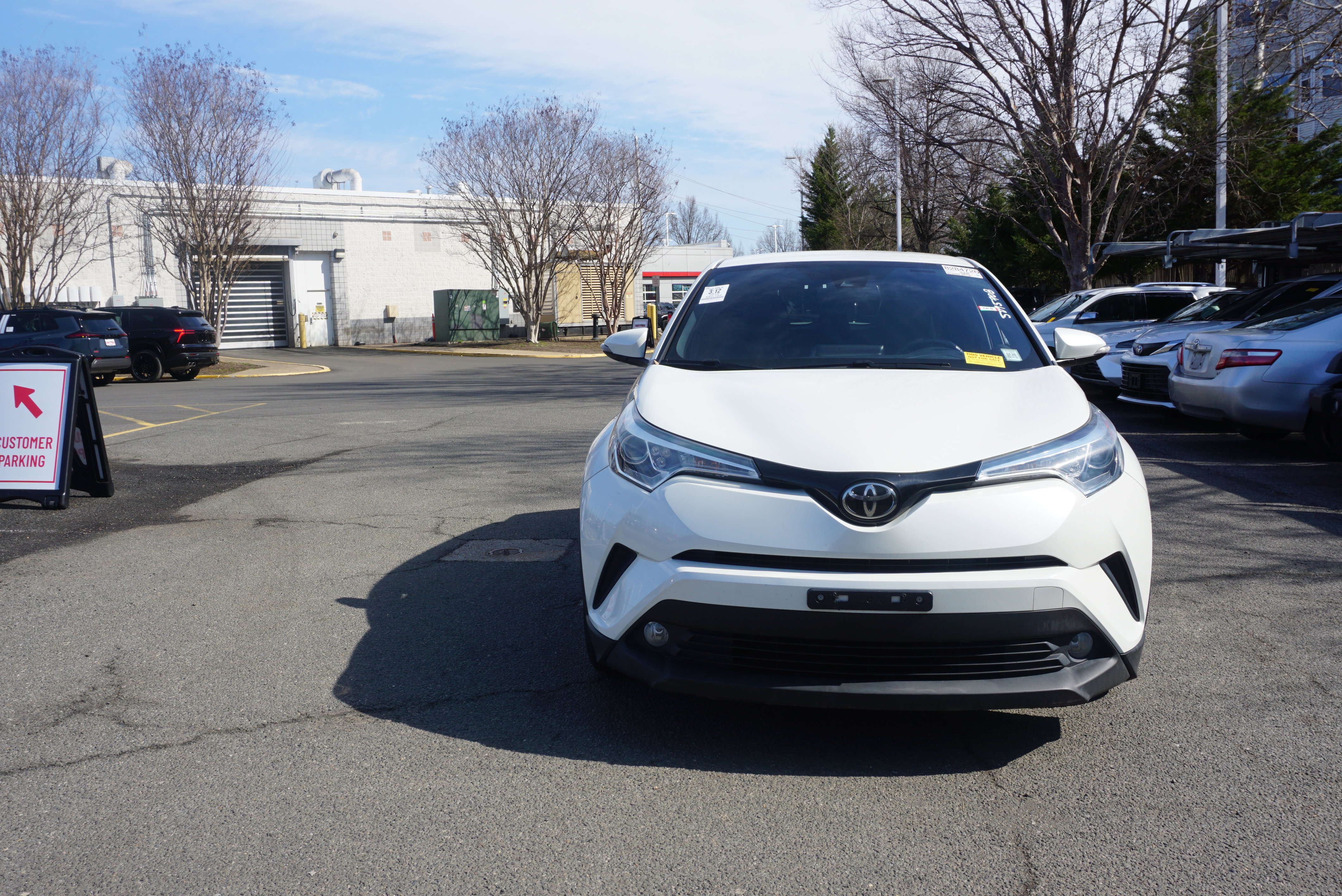 Used 2018 Toyota C-HR XLE image 2