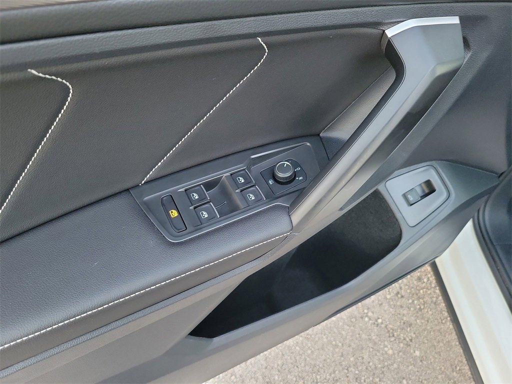 Certified 2024 Volkswagen Tiguan SE R-Line image 17