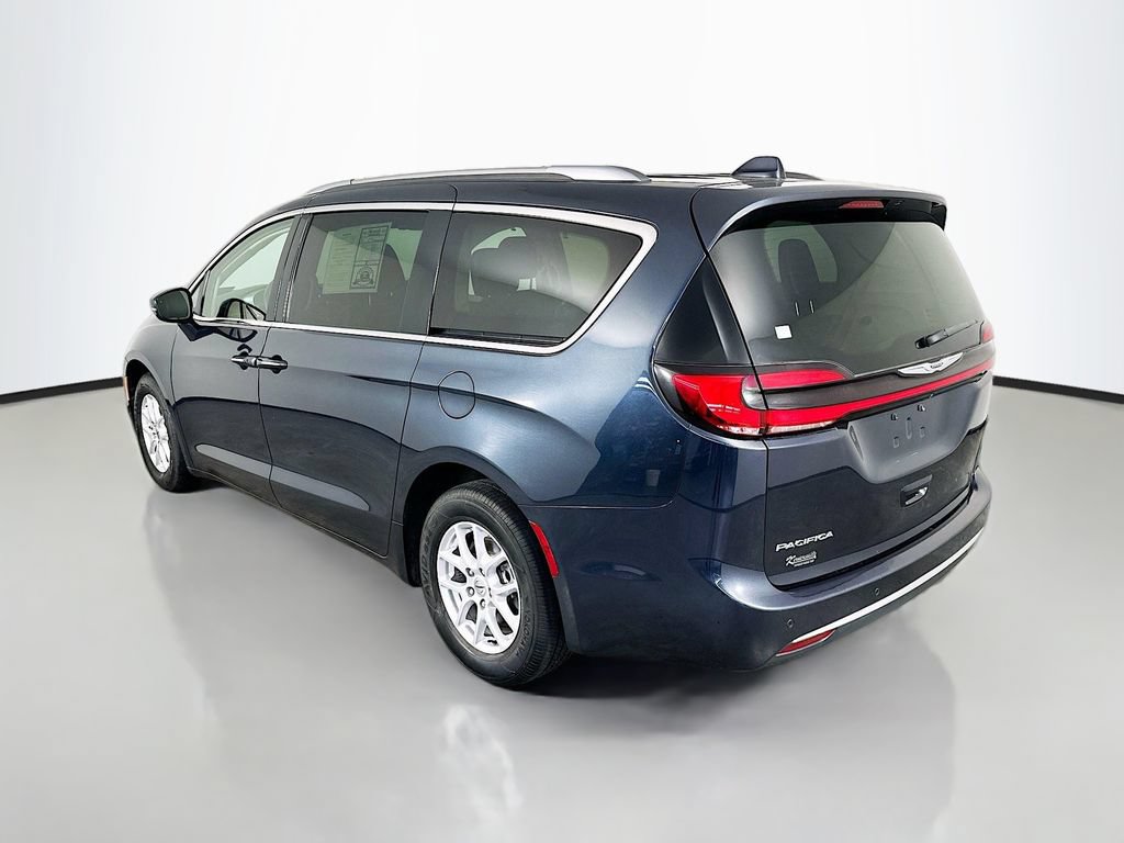 Used 2021 Chrysler Pacifica Touring-L FWD image 5
