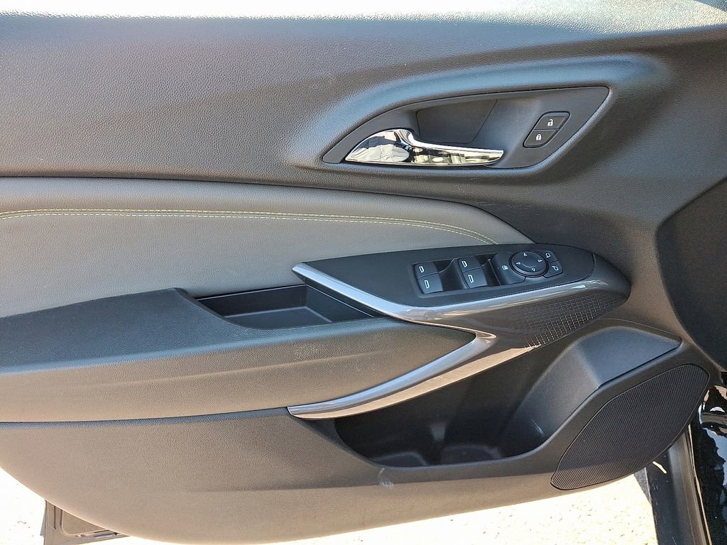 Certified 2025 Chevrolet Trax ACTIV w/ Sunroof Package image 13