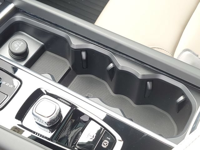 New 2026 Volvo XC60 B5 Plus w/ Protection Package Premier AWD/4WD image 20