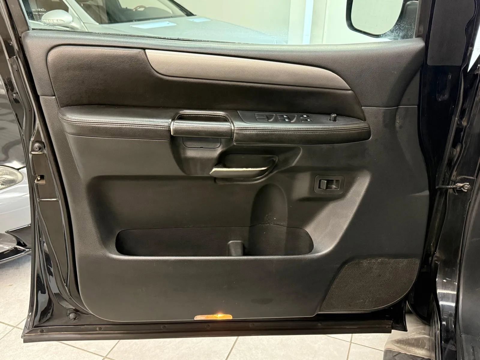 Used 2014 Nissan Armada SV AWD/4WD image 17