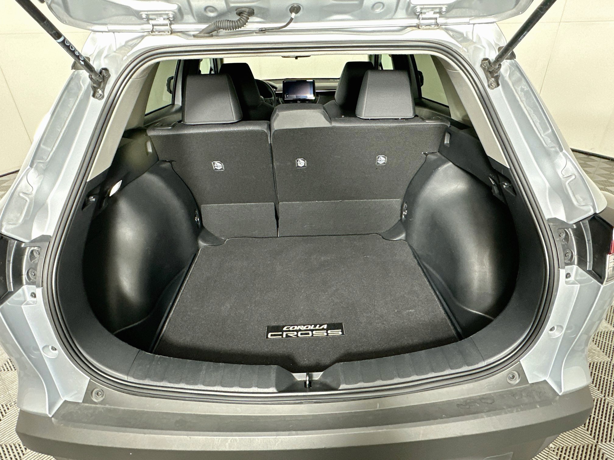 Used 2026 Toyota Corolla Cross LE FWD image 28