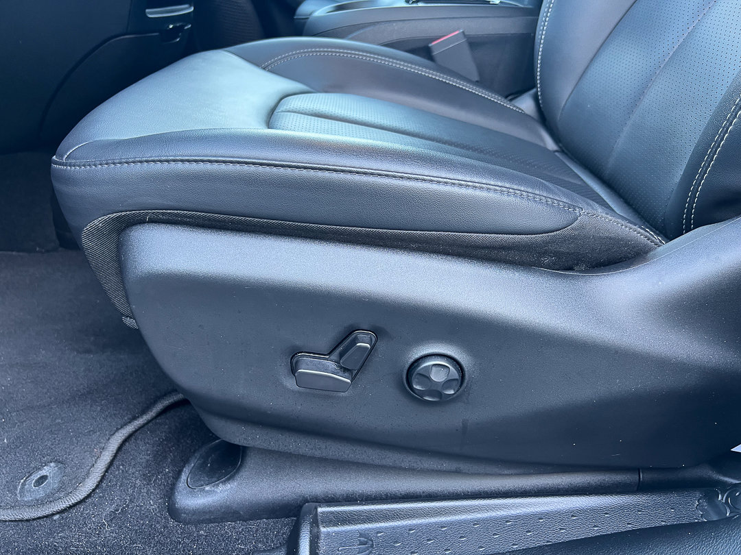 Used 2024 Chrysler Pacifica Limited image 19