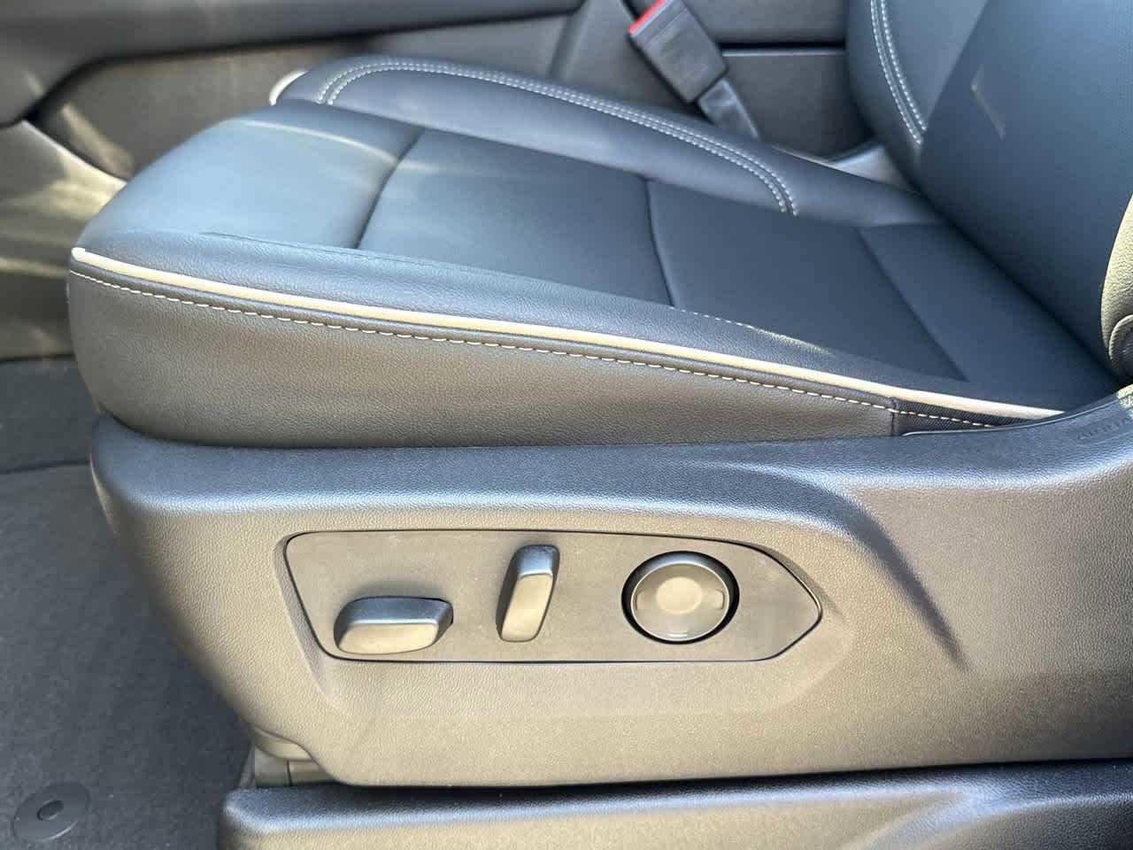 New 2026 Chevrolet Suburban Premier image 16