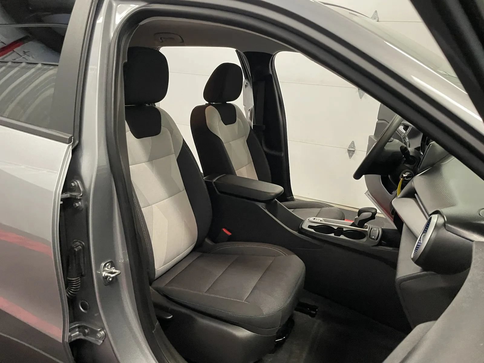 Used 2026 Chevrolet Trax LS w/ Driver Confidence Package FWD image 42