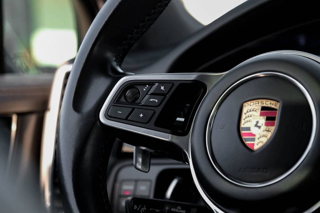 Used 2022 Porsche Cayenne AWD/4WD image 16