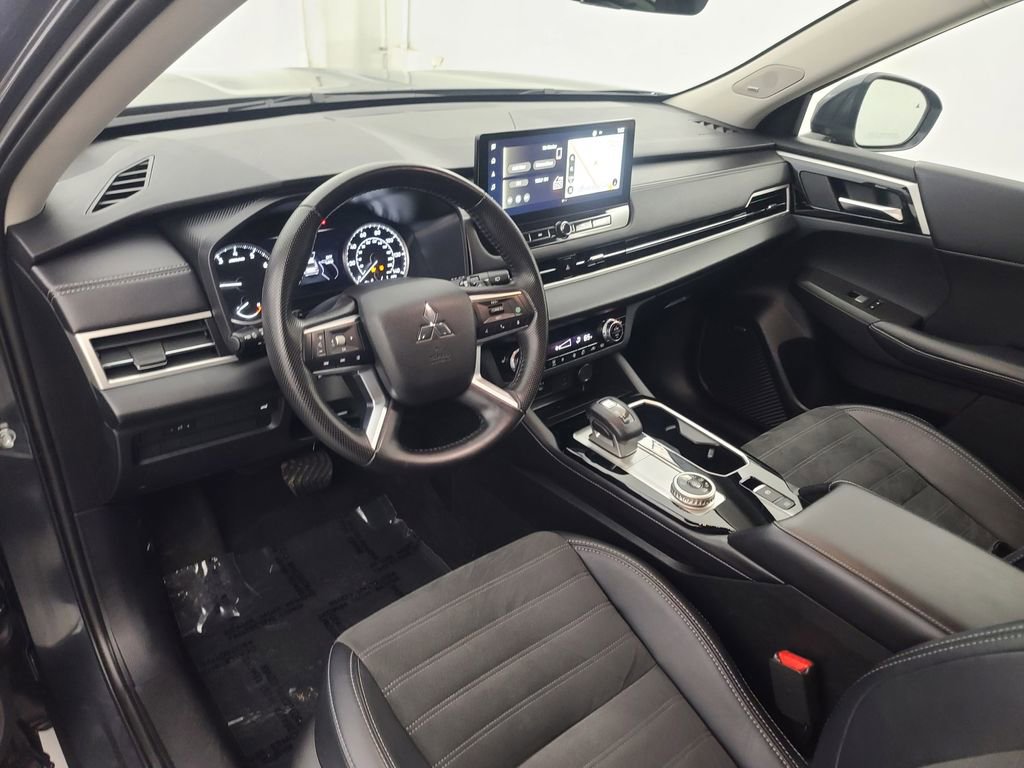 Used 2025 Mitsubishi Outlander SE AWD/4WD image 26