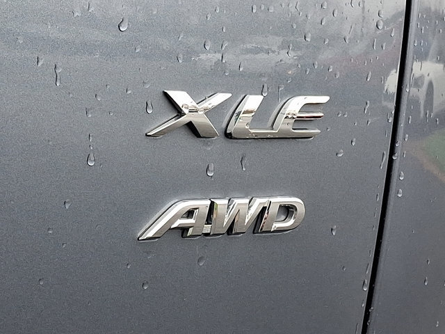 Used 2024 Toyota Corolla Cross XLE AWD/4WD image 29