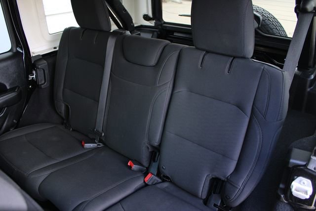 Used 2018 Jeep Wrangler Unlimited Sahara image 23