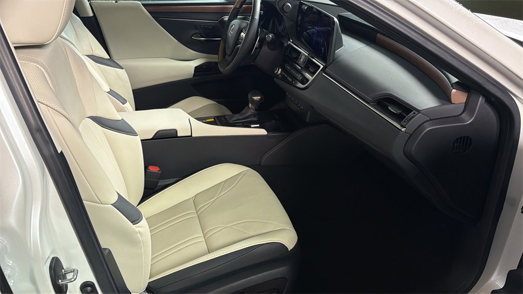 Certified 2025 Lexus ES 350 Ultra Luxury w/ Accessory Package (Z2) image 9