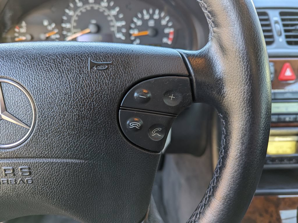 Used 2002 Mercedes-Benz CLK 320 Cabriolet image 17