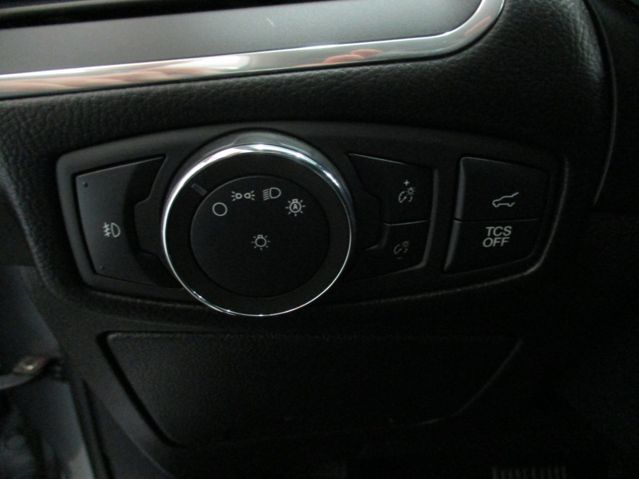 Used 2020 Ford Edge Titanium w/ Cargo Accessory Package image 19