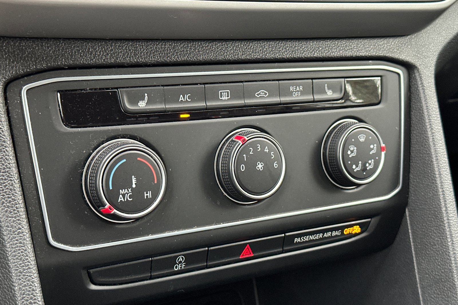 Used 2023 Volkswagen Atlas SE image 21