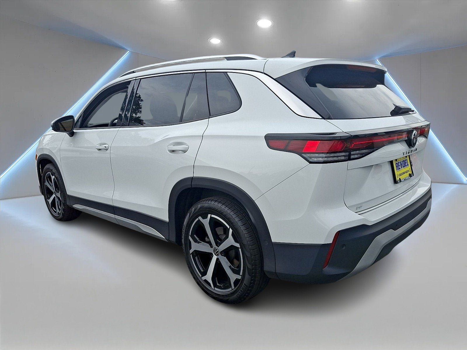 Used 2026 Volkswagen Tiguan SE FWD image 4