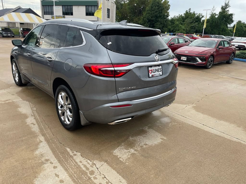 Used 2021 Buick Enclave Avenir w/ Avenir Technology Package AWD/4WD image 8