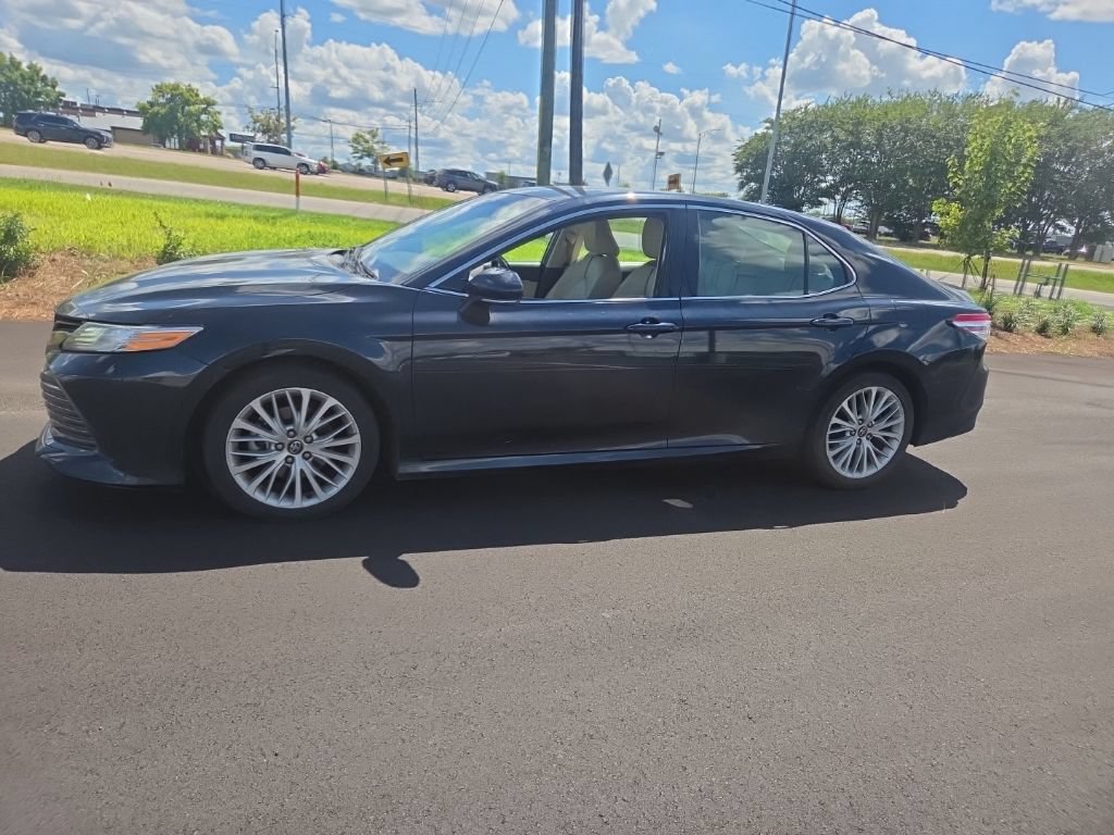 Used 2020 Toyota Camry XLE FWD image 5
