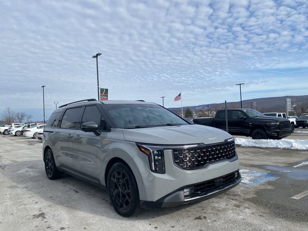 Used 2025 Kia Carnival SX Prestige image 1