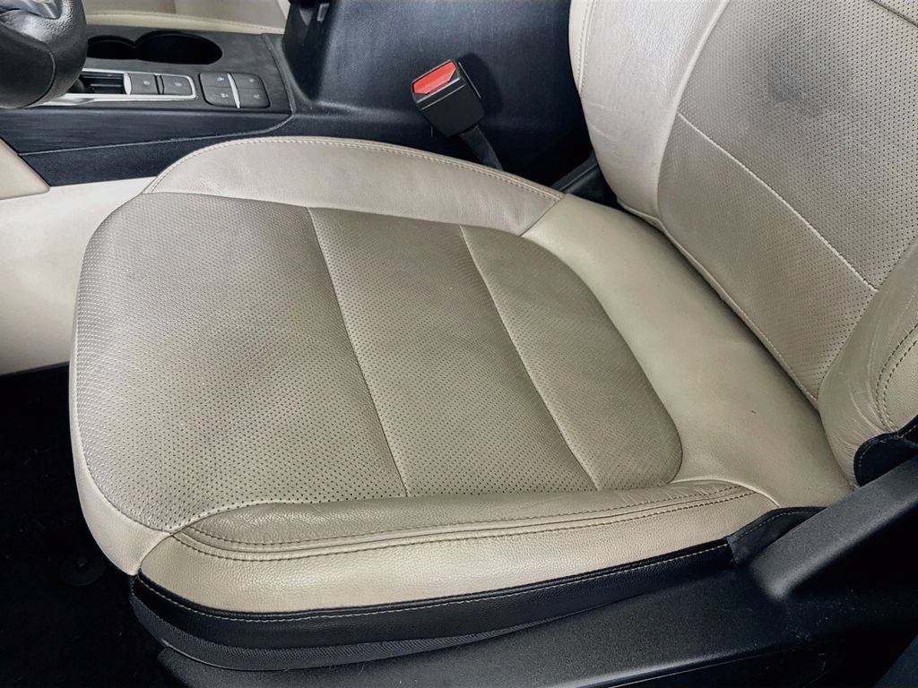 Used 2020 Ford Escape Titanium AWD/4WD image 20