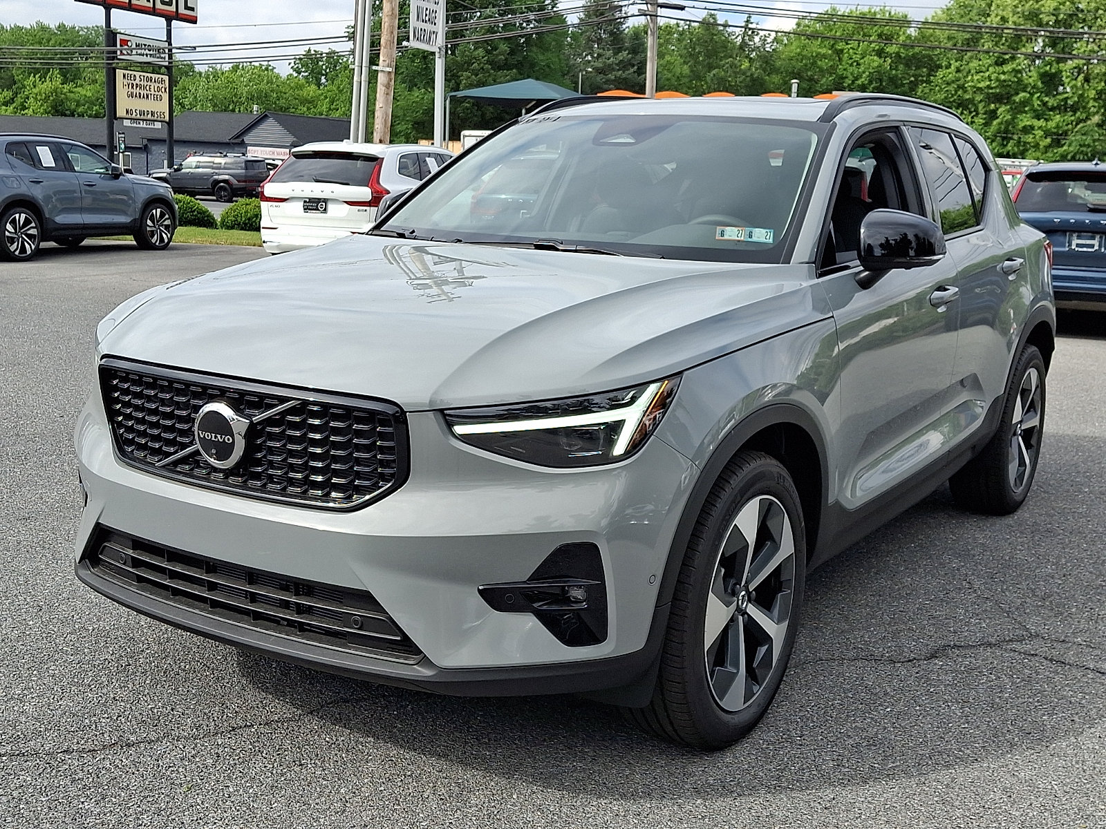 New 2026 Volvo XC40 B5 Plus w/ Protection Package Premier AWD/4WD image 2