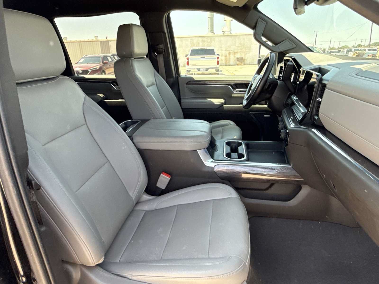 Used 2024 Chevrolet Silverado 3500 LTZ w/ LTZ Convenience Package AWD/4WD image 18