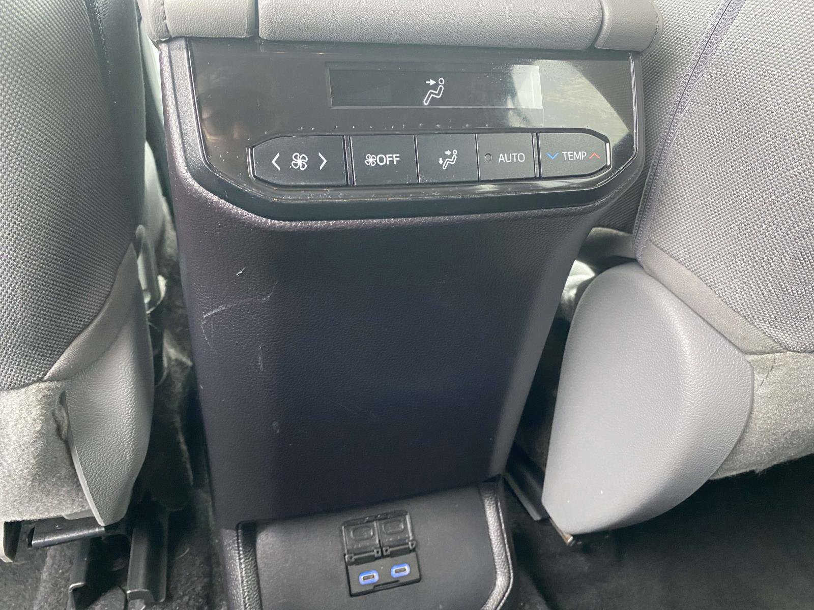 Used 2022 Toyota Highlander LE image 14