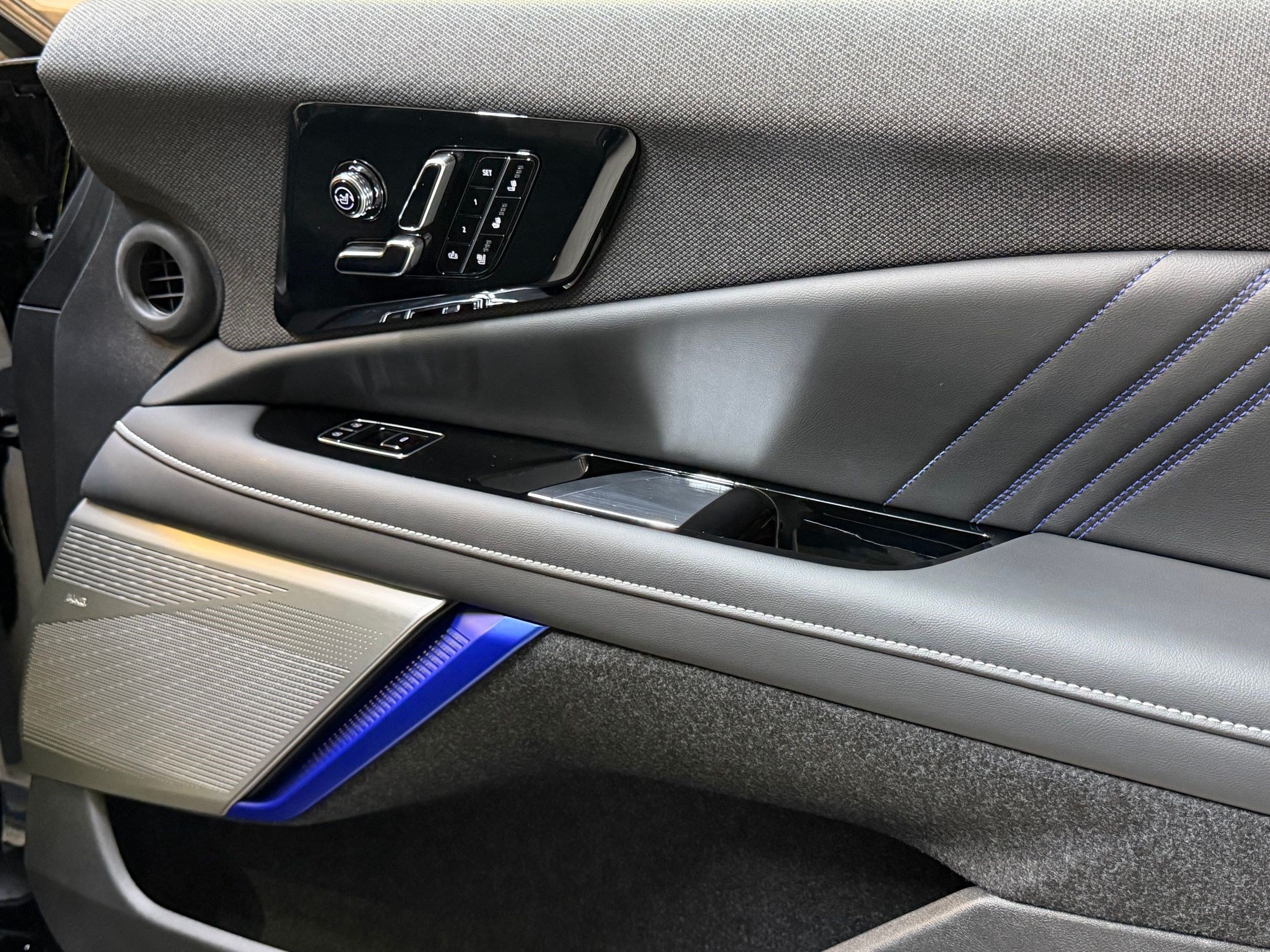 New 2026 Cadillac Optiq V AWD/4WD image 53