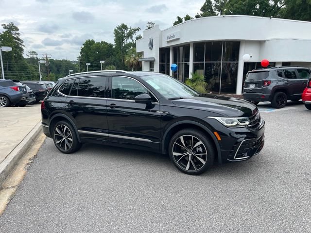 Used 2024 Volkswagen Tiguan SEL R-Line AWD/4WD image 2