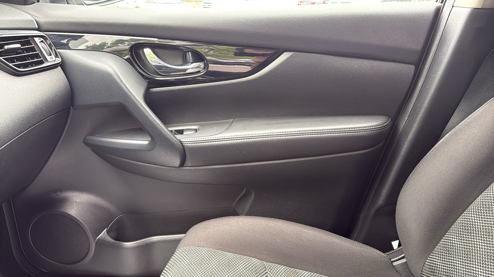 Certified 2021 Nissan Rogue Sport SV AWD/4WD image 18