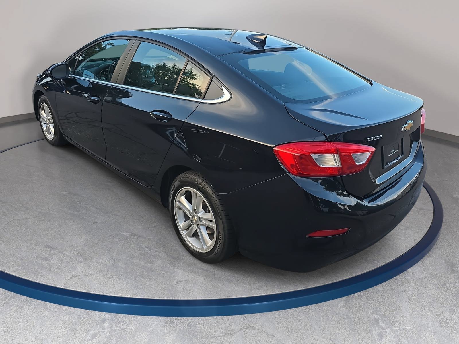 Used 2017 Chevrolet Cruze LT w/ Convenience Package FWD image 7