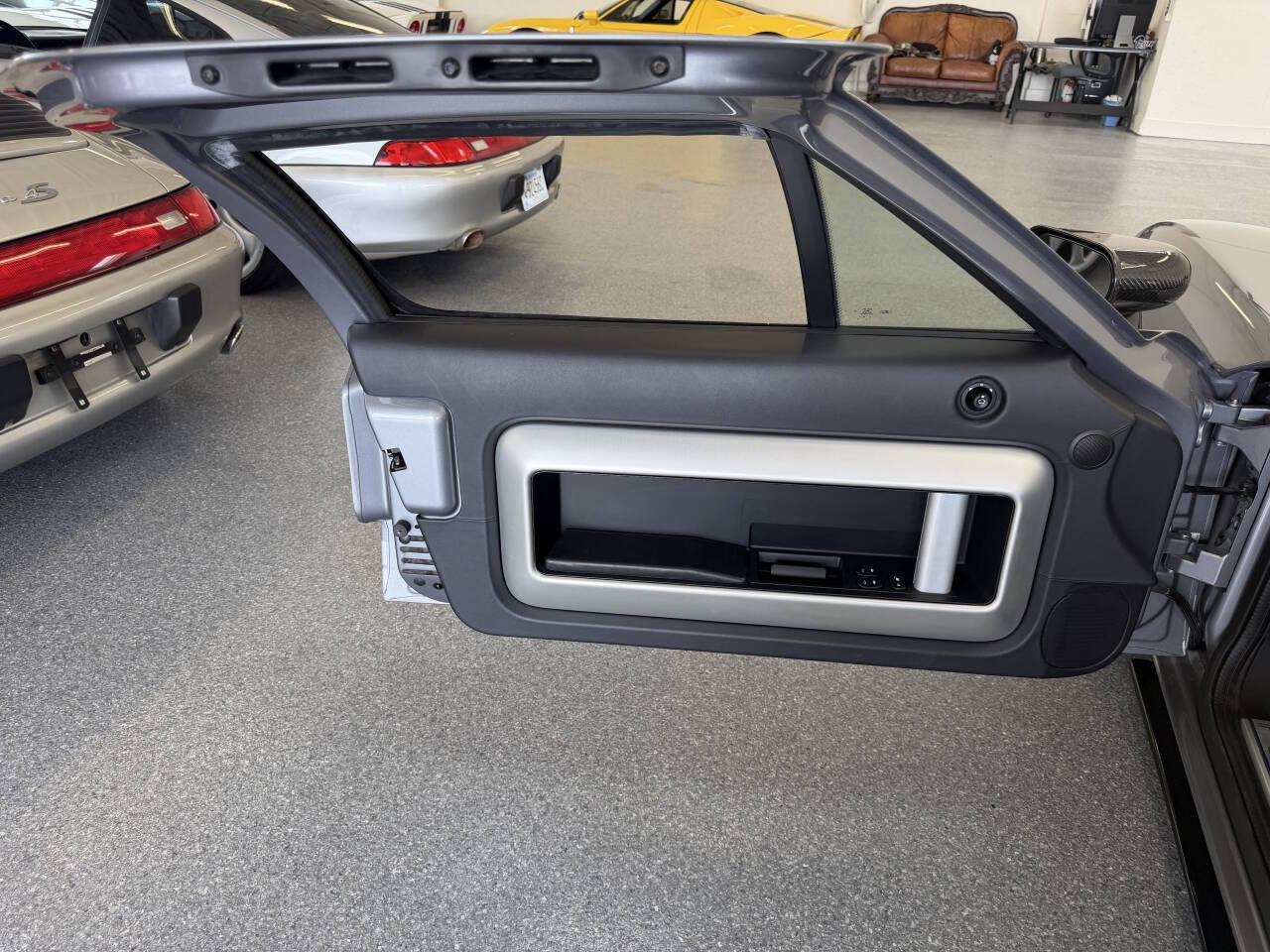 Used 2006 Ford GT RWD image 46