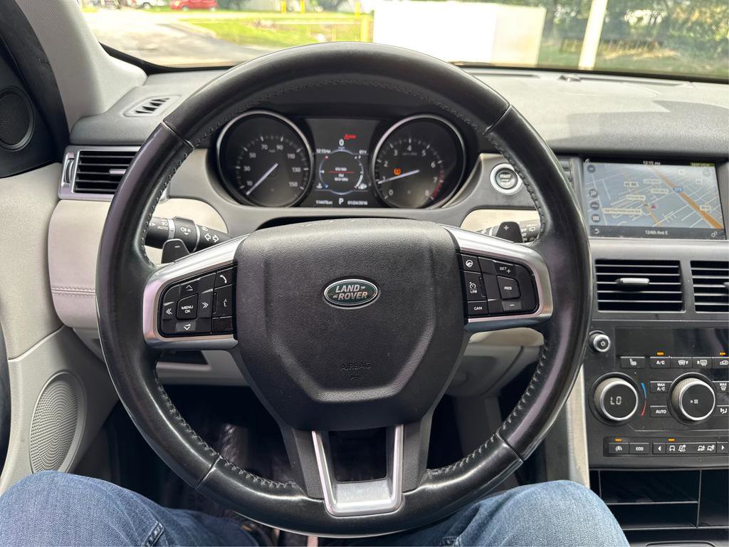 Used 2017 Land Rover Discovery Sport SE image 17