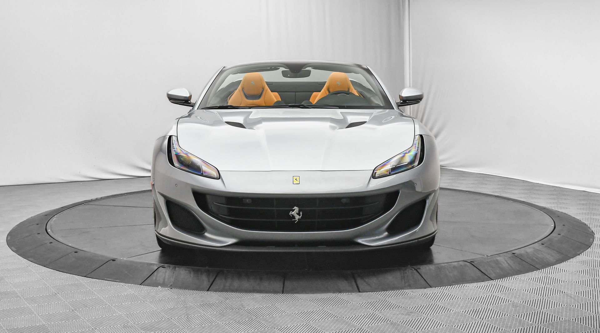 Used 2019 Ferrari Portofino image 3