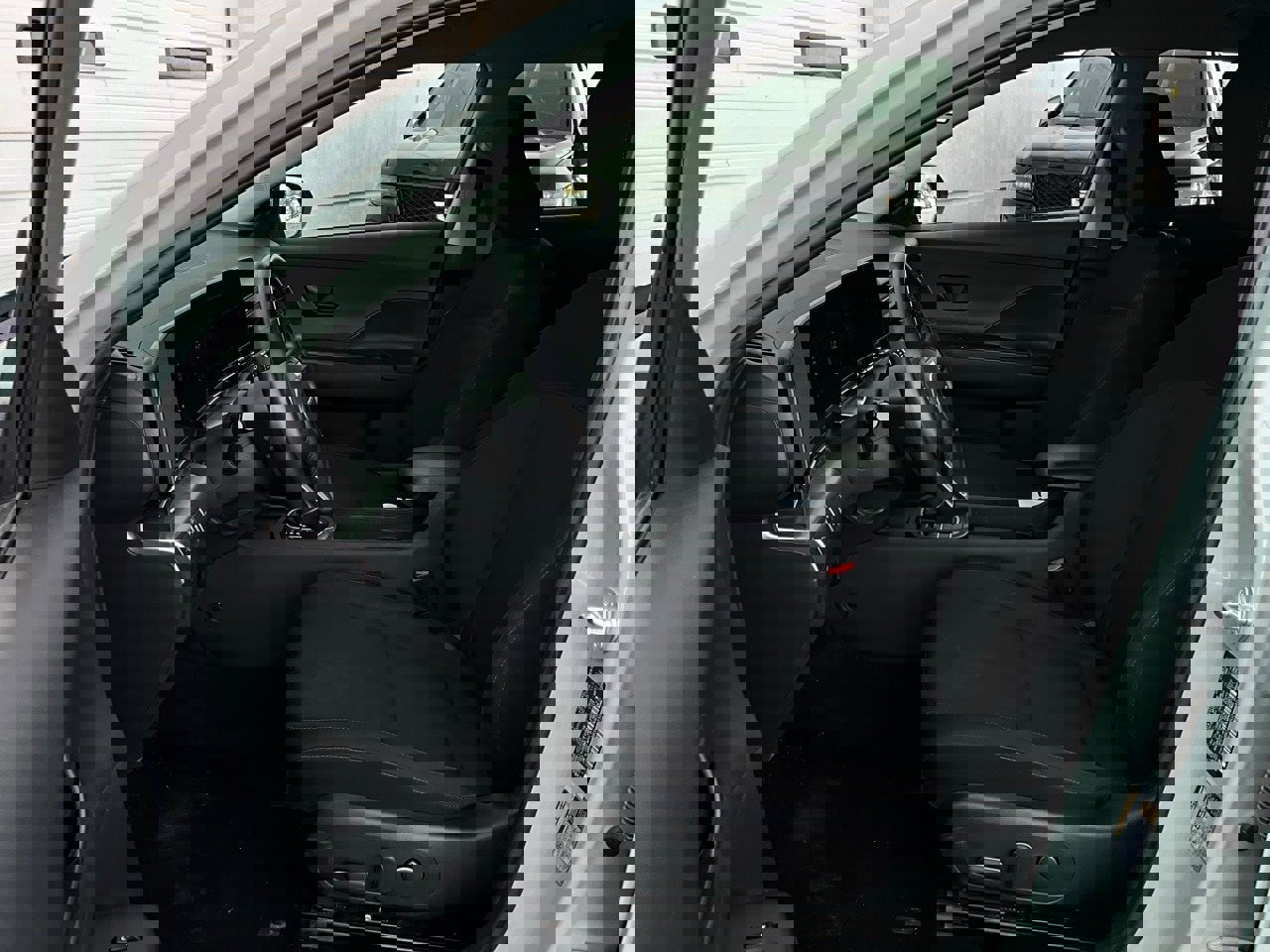 Used 2025 Hyundai Kona SEL image 9