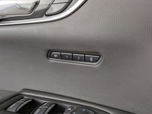 Certified 2025 Cadillac XT6 Luxury image 9