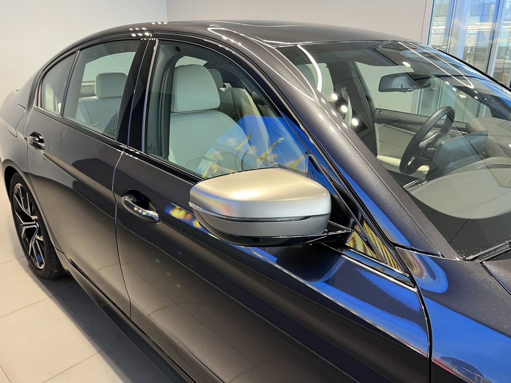Used 2023 BMW M550i xDrive w/ Dynamic Handling Package image 7