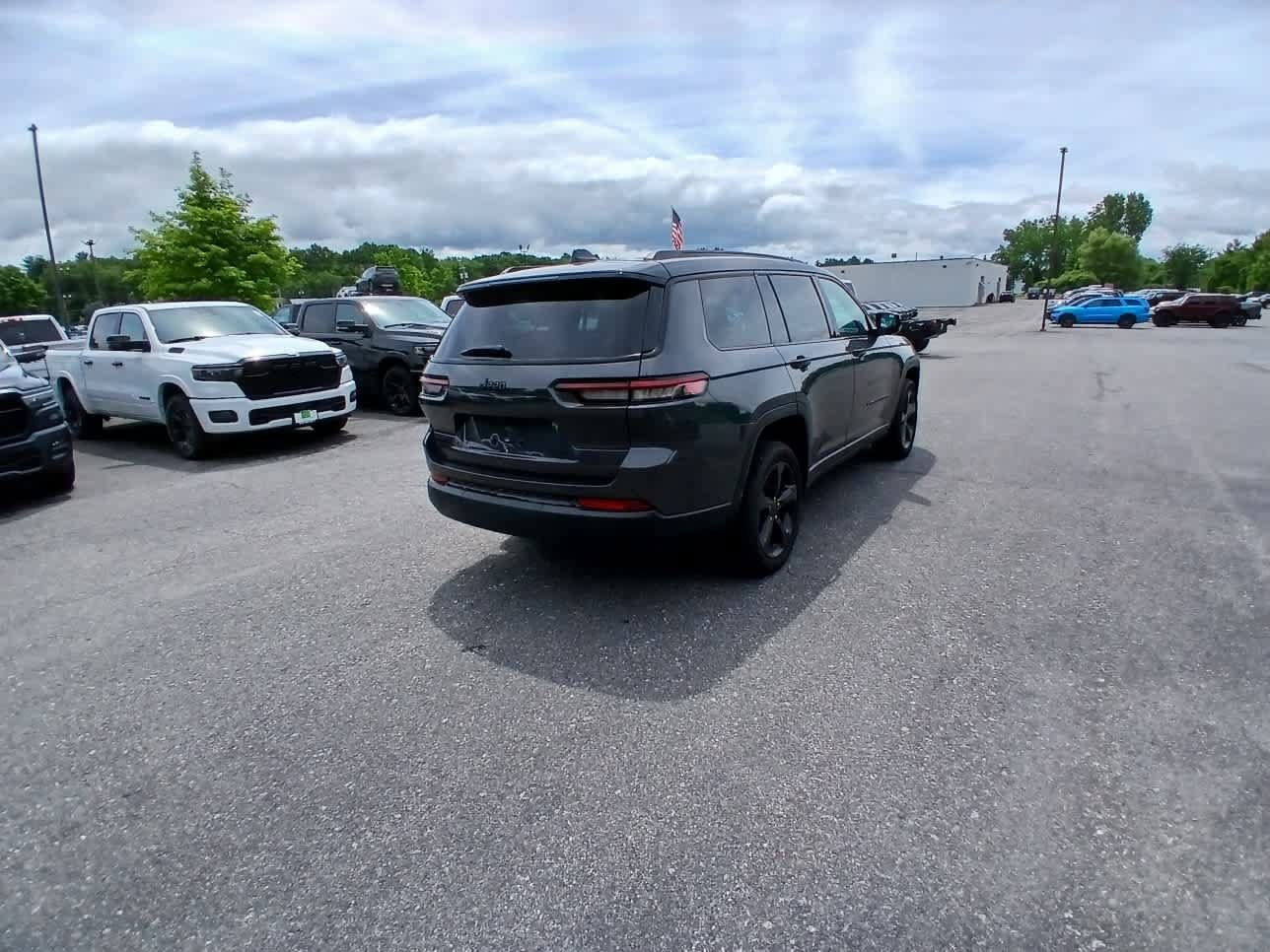 New 2025 Jeep Grand Cherokee L Laredo AWD/4WD image 4