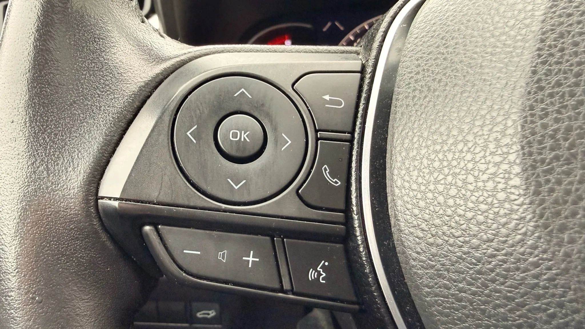 Used 2019 Toyota RAV4 Limited image 19