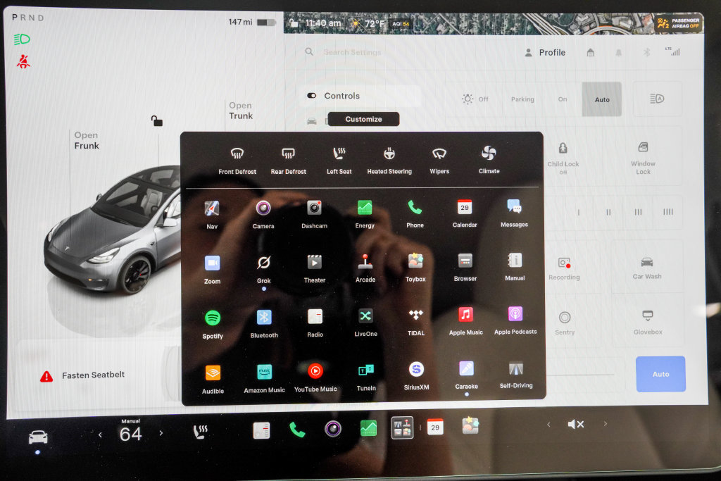 Used 2025 Tesla Model Y Performance AWD/4WD image 31