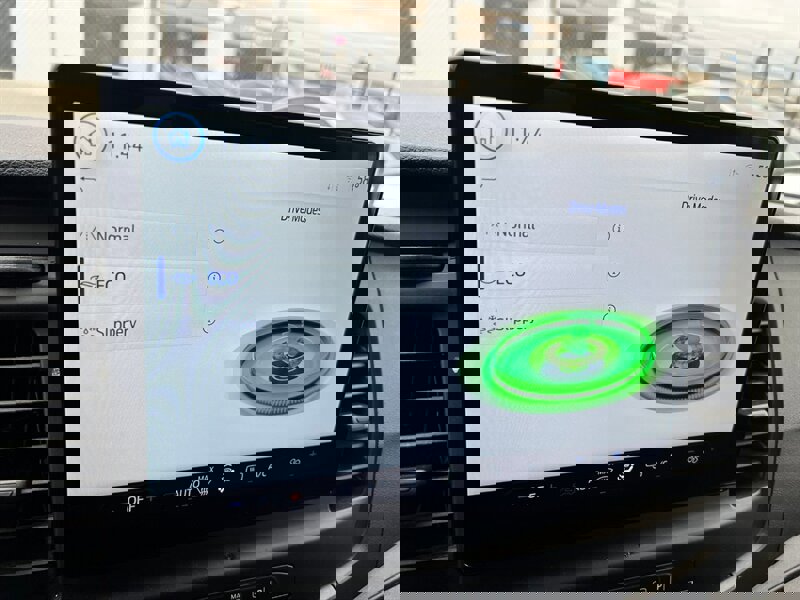 Used 2022 Ford E-Transit 148 High Roof Extended image 22