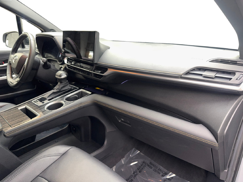 Used 2025 Toyota Sienna XLE Woodland Edition AWD/4WD image 55