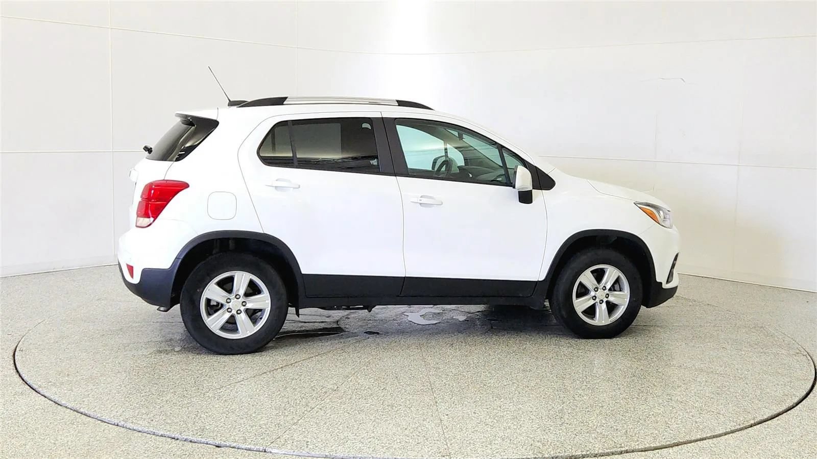 Used 2022 Chevrolet Trax LT w/ Driver Confidence Package AWD/4WD image 8