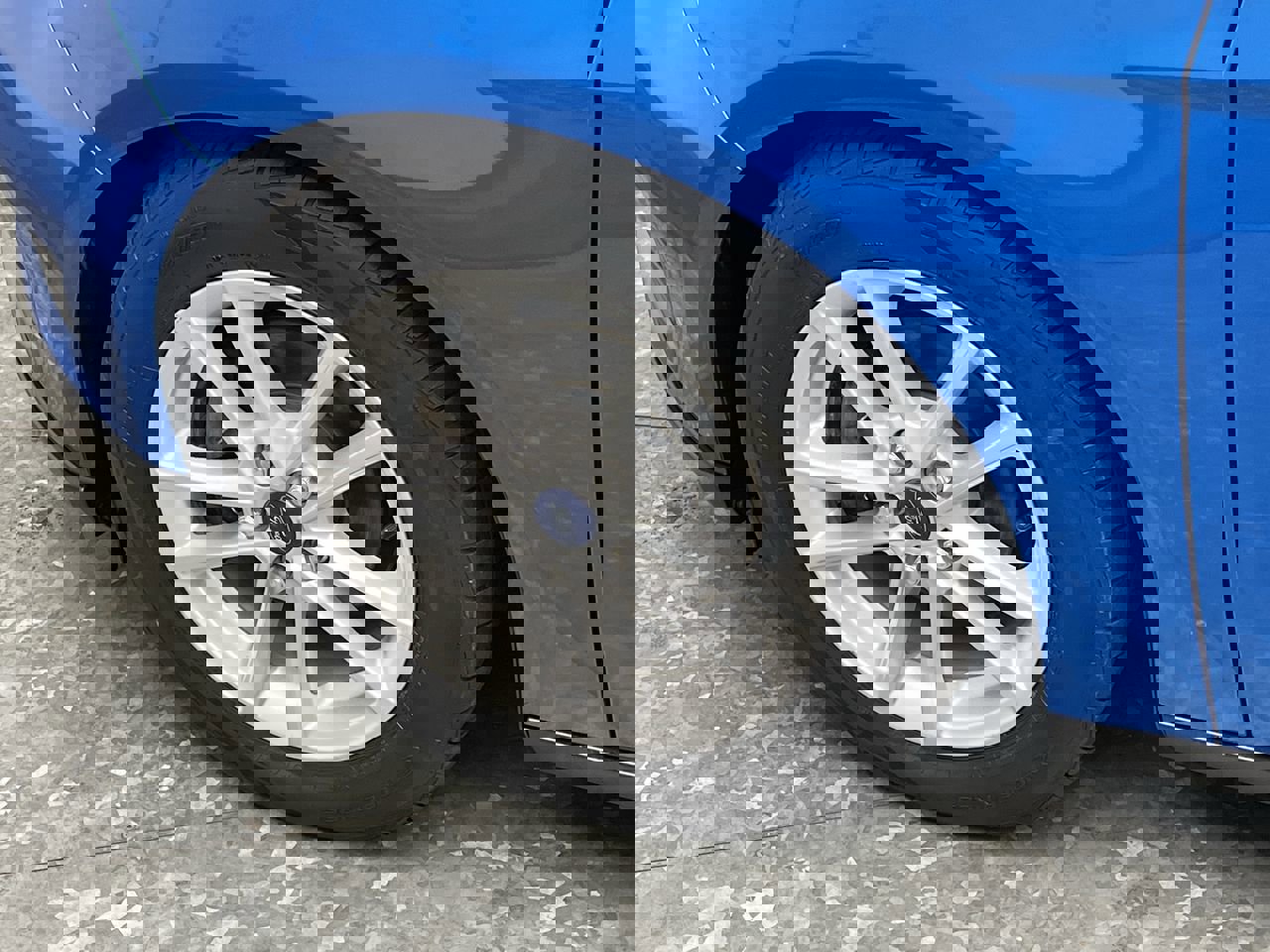 Used 2015 Ford Focus SE w/ SE Cold Weather Package image 25