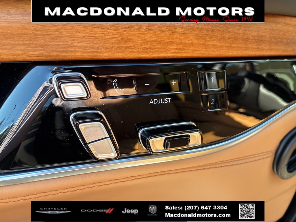 Used 2024 Jeep Grand Wagoneer Series III w/ HD Trailer Tow Package image 19